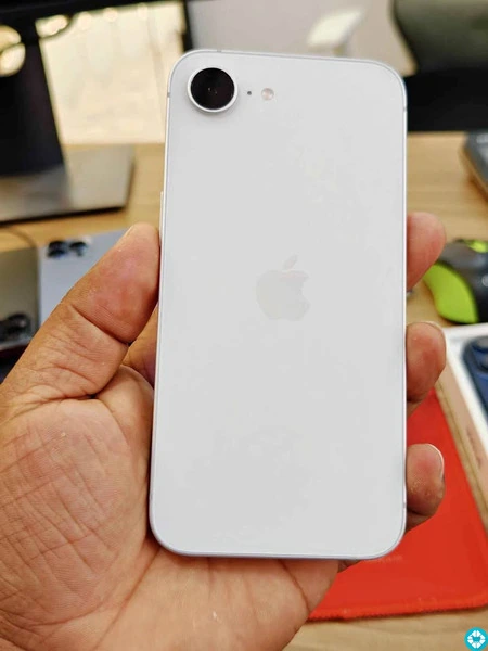 IPHONE 16E 128GB SALE OR SWAP - 2/7