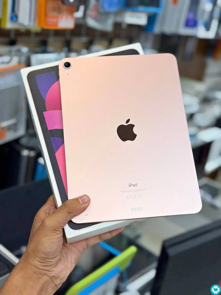 iPad Air 4 11-inch 64 GB Full box set Neat and clean Condition Swap and trade Available Good