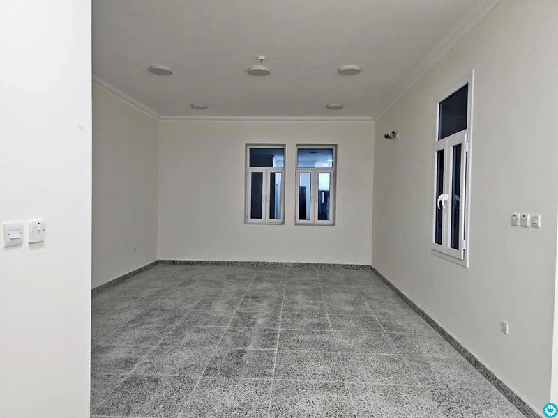 BRAND NEW 2 BHK AVAILABLE BIN OMRAN NEAR HMC FOR EXECUTIVE BACHELORS - 1/6