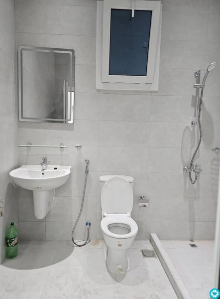 BRAND NEW 2 BHK AVAILABLE BIN OMRAN NEAR HMC FOR EXECUTIVE BACHELORS - 2/6