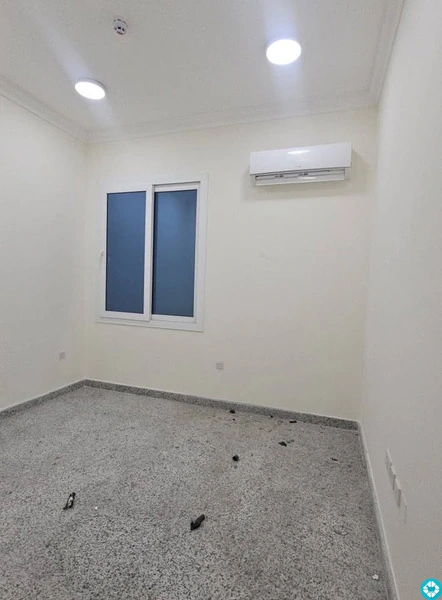 BRAND NEW 2 BHK AVAILABLE BIN OMRAN NEAR HMC FOR EXECUTIVE BACHELORS - 3/6