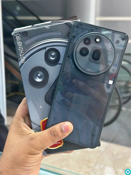 Nothing Phone 3a Pro - 1/3