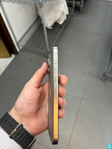 iPhone 15 Pro Max - 3/4