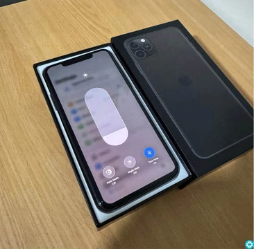 iPhone 11 pro max 256 gb , big size , original - 3