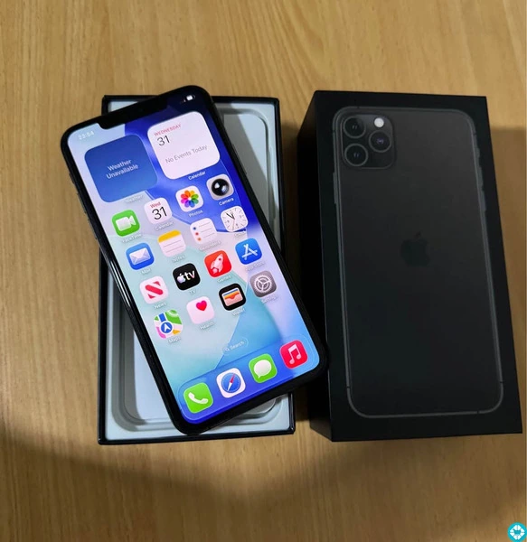 iPhone 11 pro max 256 gb , big size , original - 4/5