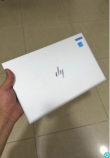 HP EliteBook 830 G8 - 2/4