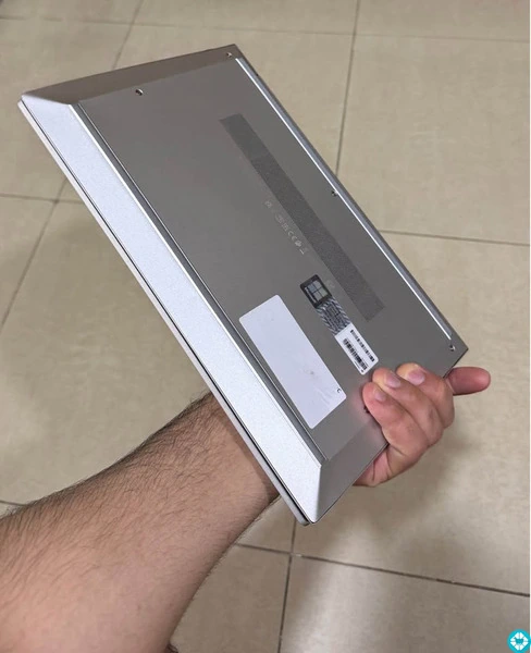 HP EliteBook 830 G8 - 3/4