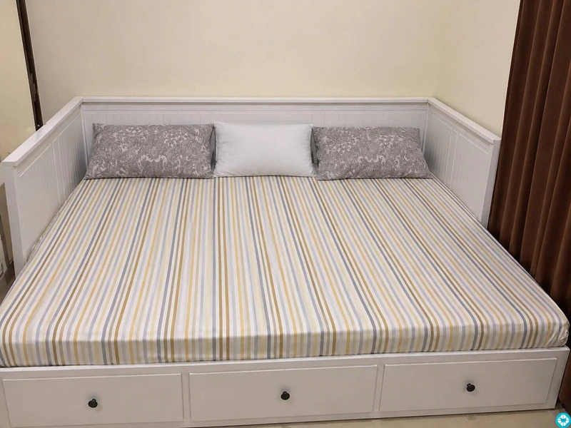 White ikea dey-bed with mattress very good condition & quality - 2/2