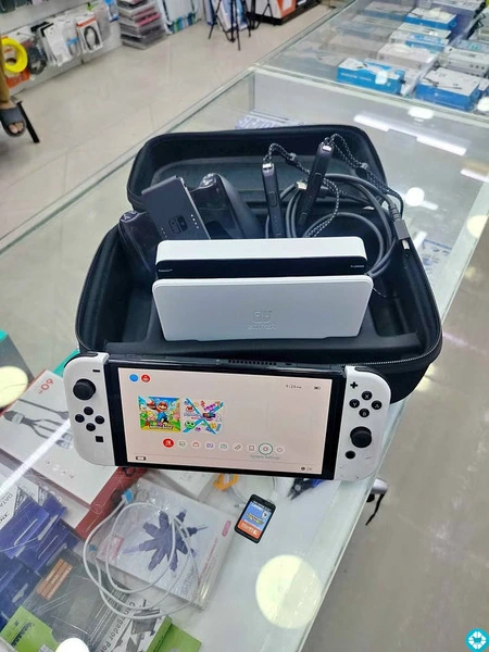 Nintendo switch oled Good working All original - 1/4