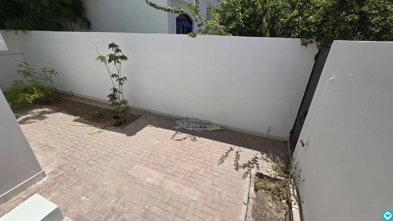 5 BHK COMPOUND VILLA FOR RENT 5 Bedrooms 4 Bathrooms Spacious Living Hall Rent - 6/8