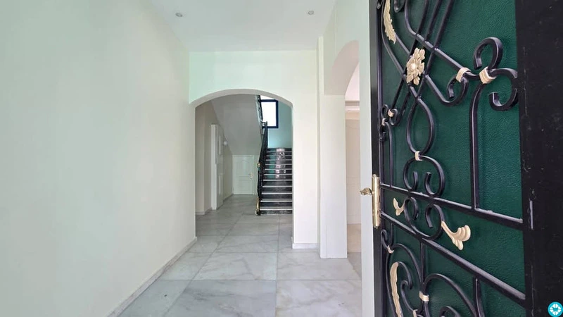 5 BHK COMPOUND VILLA FOR RENT 5 Bedrooms 4 Bathrooms Spacious Living Hall Rent - 8/8
