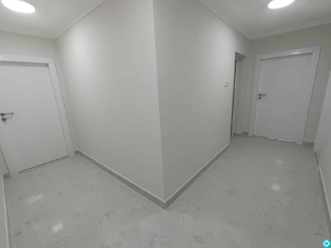 For rent, a building in Al-Khor, 13 apartments, and parking spaces. - 2