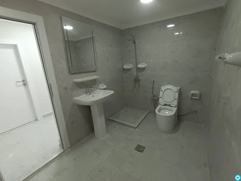 For rent, a building in Al-Khor, 13 apartments, and parking spaces. - 7