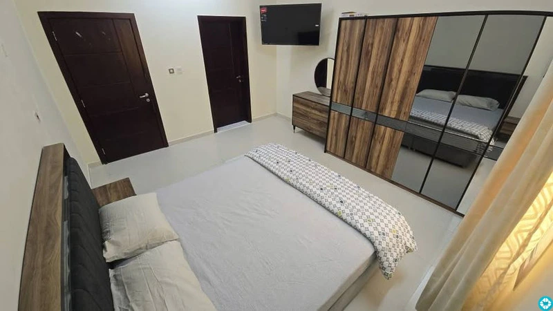 FULLY FURNISHED LUXURY SUPER SPACIOUS STUDIO - 1/9