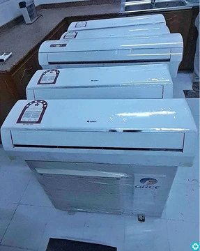 Selling Gree brand split Ac. Fresh condition Ac. at a good price.