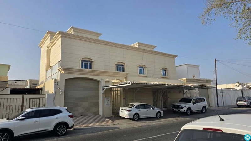 Spacious 8-BHK Family Duplex Villa Available For Family In MADINAT KHALIFA SOUTH - 1/10