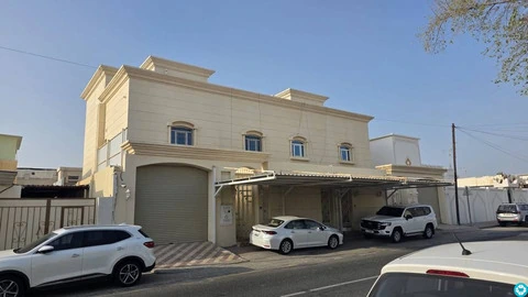 Spacious 8-BHK Family Duplex Villa Available For Family In MADINAT KHALIFA SOUTH