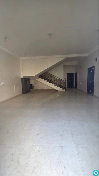 Spacious 8-BHK Family Duplex Villa Available For Family In MADINAT KHALIFA SOUTH - 10/10