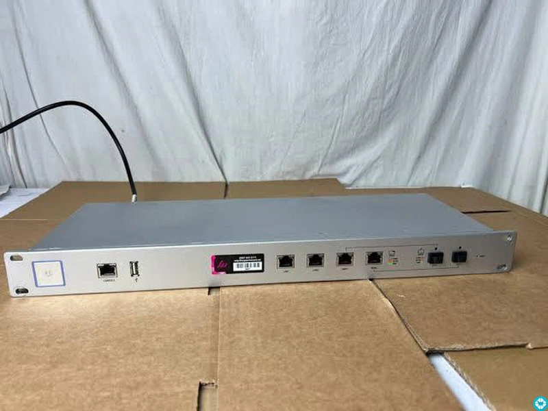Unifi Security Gateway Pro - 2/4