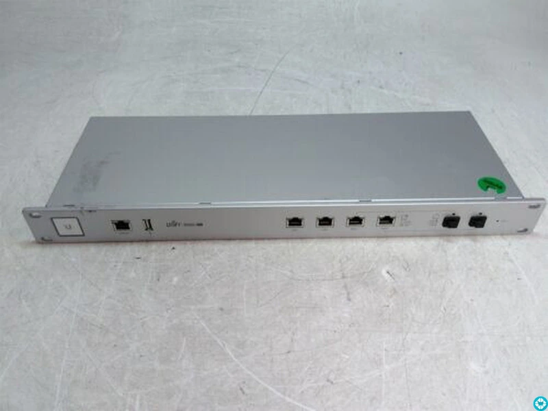Unifi Security Gateway Pro - 3/4