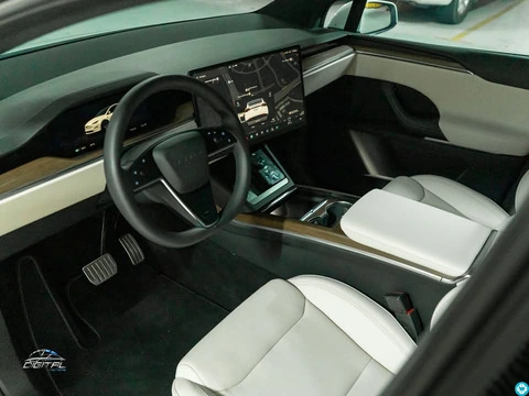 2024 Tesla Model X - 7